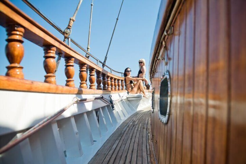 Sailing the Saronic Gulf: Agistri, Moni & Aegina All-Day Cruise