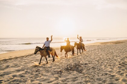 Paardrijden bij zonsondergang in Puerto Escondido