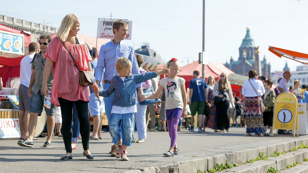 Family visiting Helsinki 