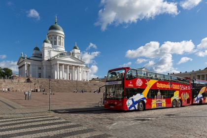 Hop-on hop-off -bussikiertoajelu Helsingissä