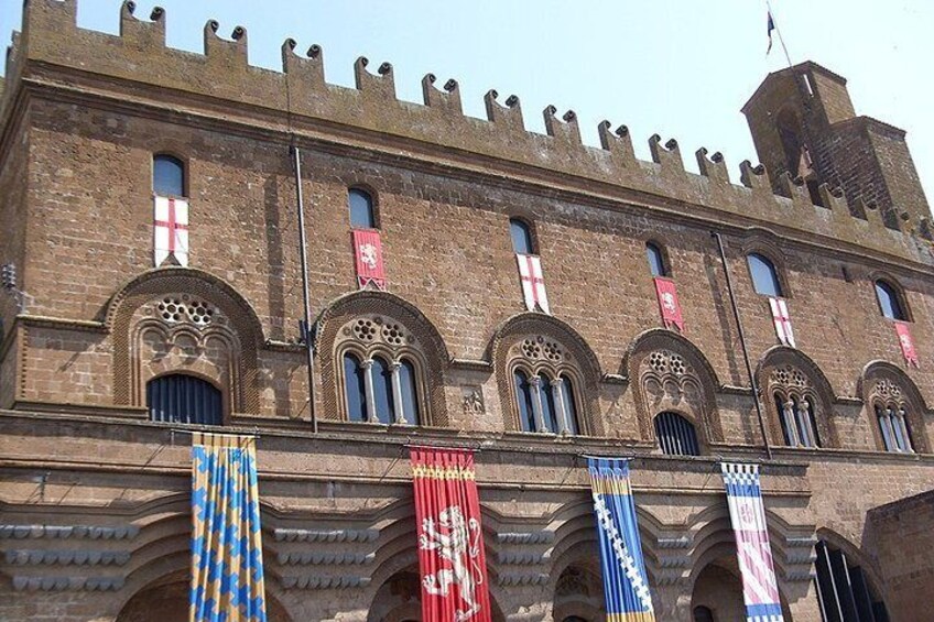 Orvieto, the Cathedral with golden mosaics and the medieval city – Private Tour