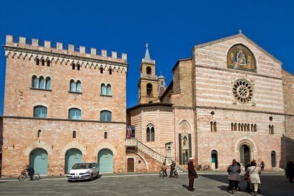 Foligno and the frescoes of Palazzo Trinci, a masterpiece of the Middle Age...