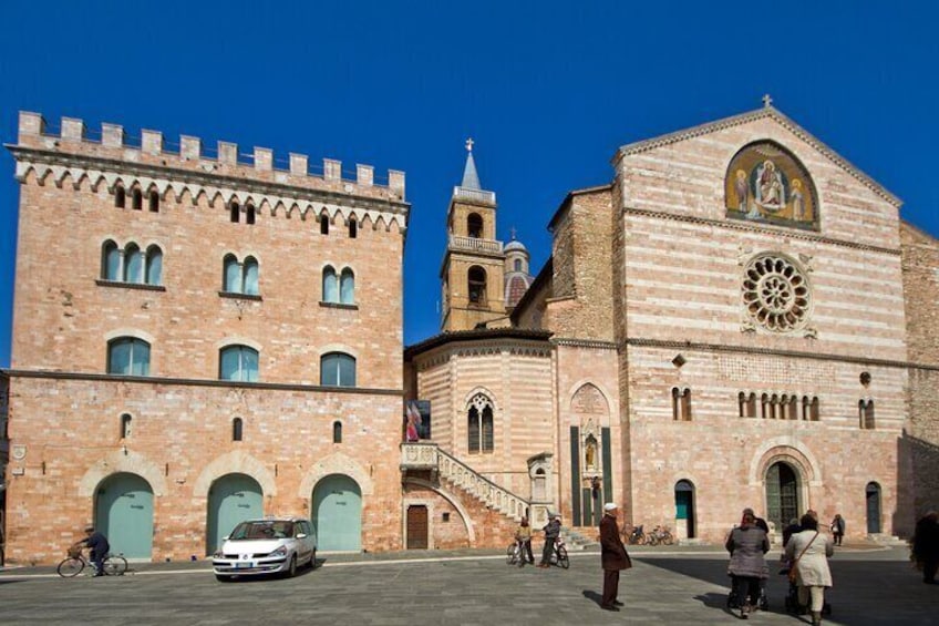 Foligno and the frescoes of Palazzo Trinci, a masterpiece of the Middle Ages – Private Tour