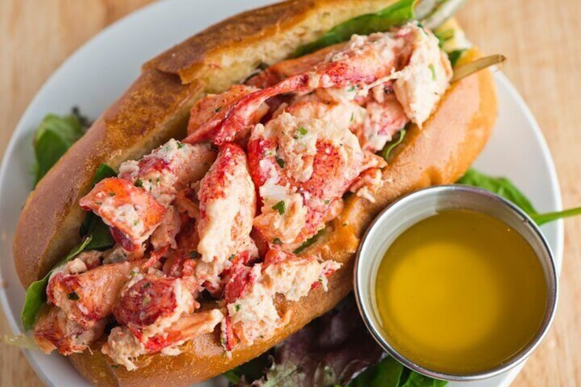 Fresh lobster roll