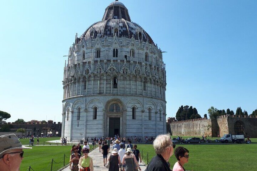 Walking Tour In Pisa