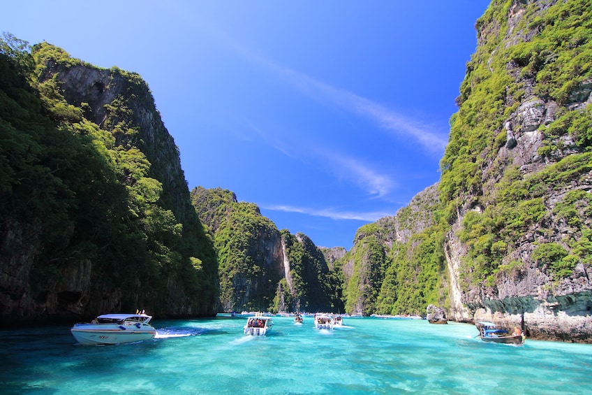 phi phi island tour in rain