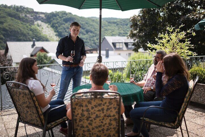 Wine tasting in Kröv on the panorama terrace