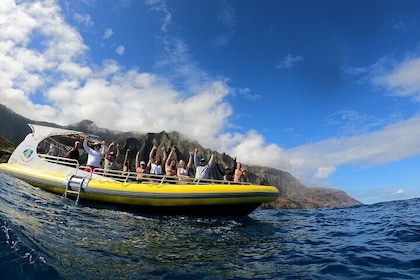 Aventura en balsa en la costa de Na Pali