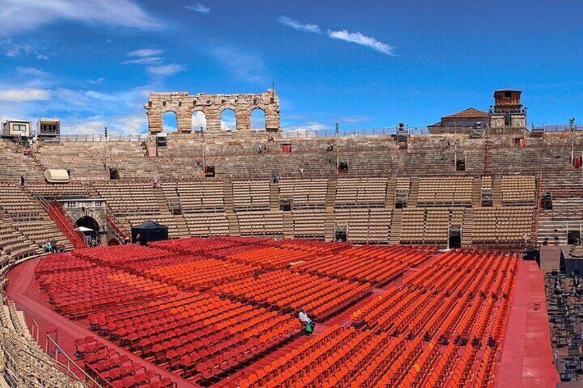 Tour to the Arena di Verona at the Gladiator's Time