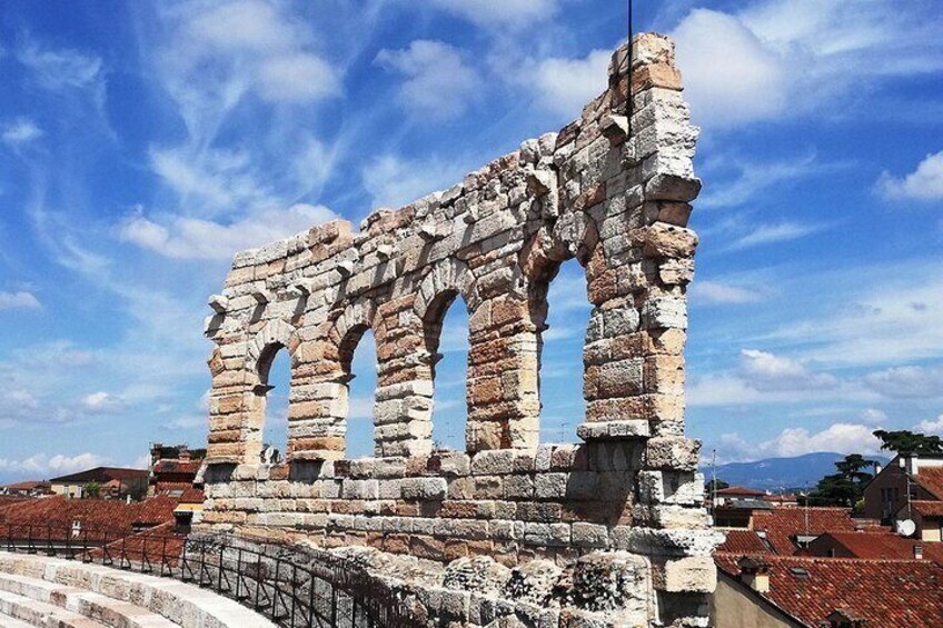 Tour to the Arena di Verona at the Gladiator's Time