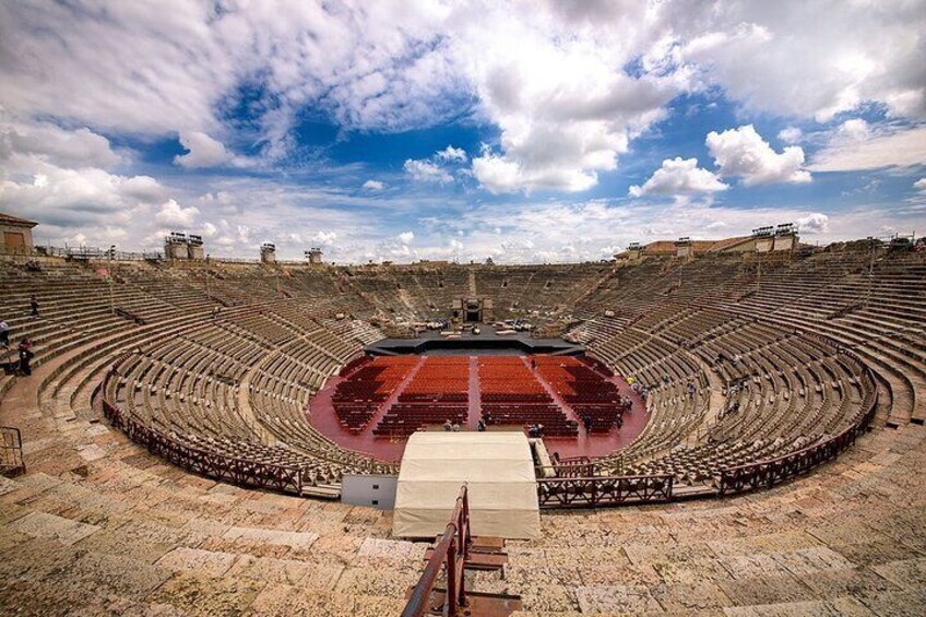 Tour to the Arena di Verona at the Gladiator's Time