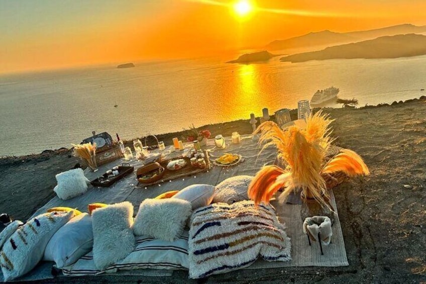 Private Santorini Sunset Picnic Experience