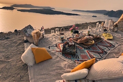 Private Santorini Sunset Picnic Experience