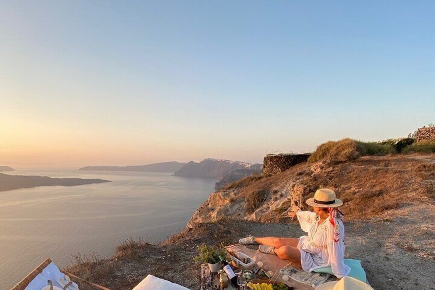 Private Santorini Sunset Picnic Experience