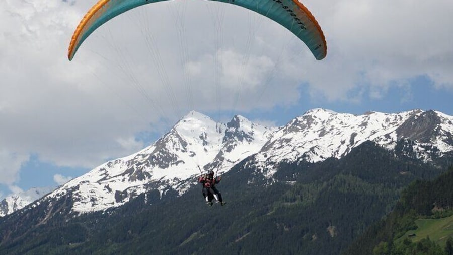 Your tandem paragliding experience in the Stubai Valley