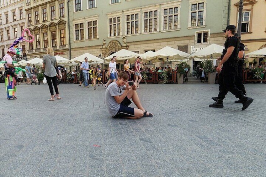 Scavenger hunt through Innsbruck's old town
