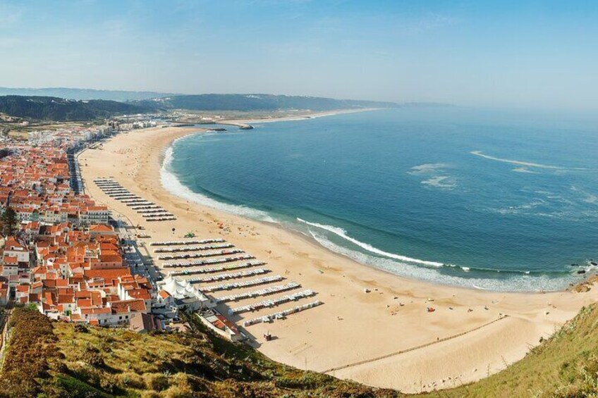 Nazaré and Alcobaça: between giant waves and one of the Monasteries of Portugal