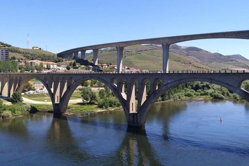 Foz Côa and Douro. Be enchanted by rock carvings and drink the best wines