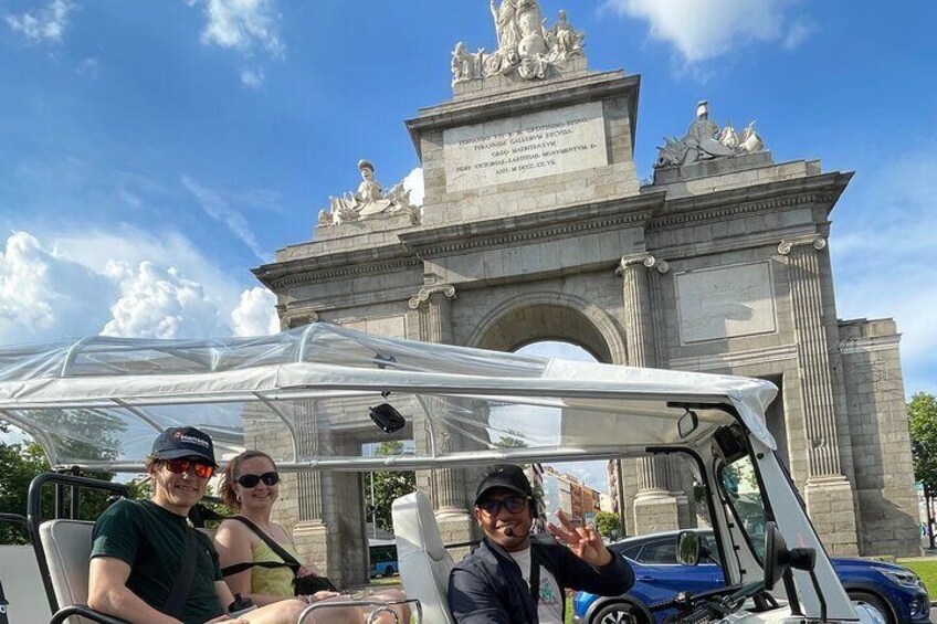 Tour en tuk-tuk electrico por MADRID MODERNO
