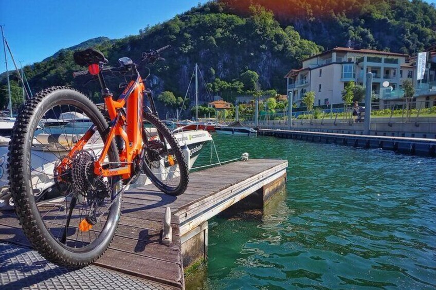 E-bike rental in Maccagno with Pino and Veddasca