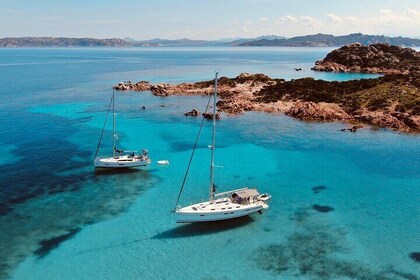 Sailing boat tour in the Maddalena Archipelago