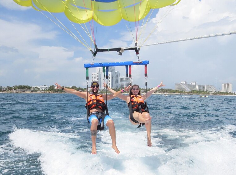 parasailing adventure in cancun