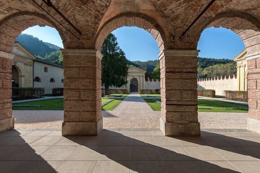 Tour to Villa dei Vescovi and the Valsanzibio Garden from Padua