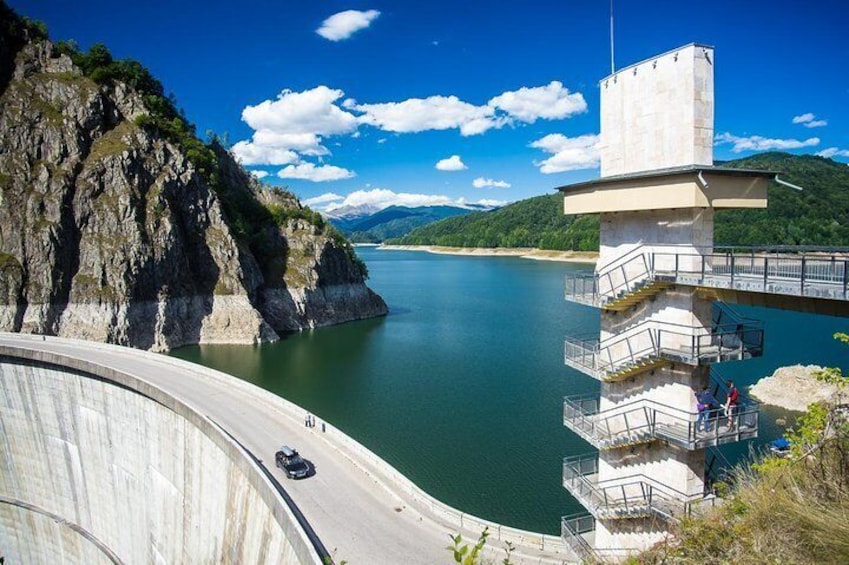 The spectacular Vidraru Dam.