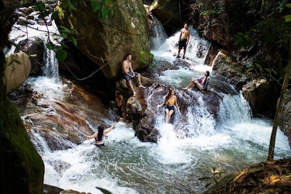 Un día para disfrutar de la naturaleza y vivir una aventura en el río Jordá...