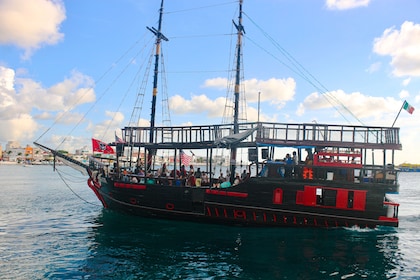 Crucero pirata con cena al atardecer