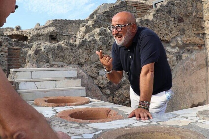 Semi - Private tour of Pompeii with an Archeologist