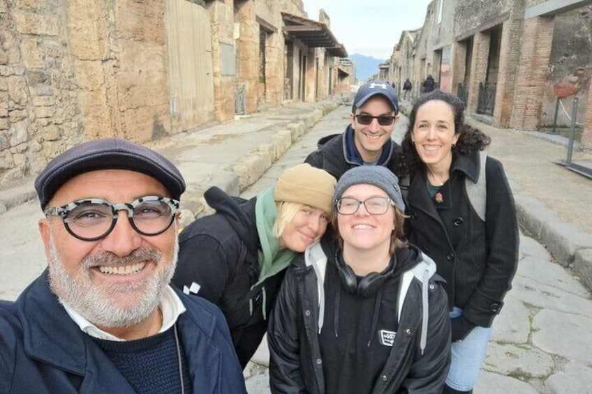 Semi - Private tour of Pompeii with an Archeologist