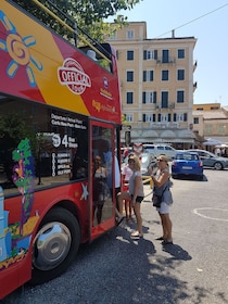 Hop-on, hop-off-sightseeing-tour door Corfu per bus