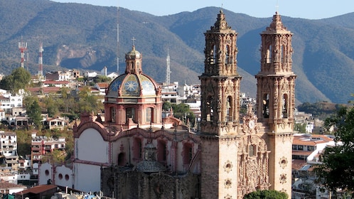 Viaje privado de un día por Taxco y Xochicalco