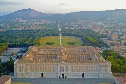 Private Tour to Royal Palace of Caserta and San Leucio from Naples