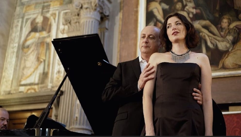 Pizza Dinner and Italian Opera Arias Concert in Florence