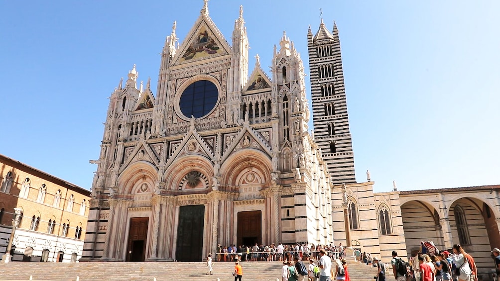 Tuscan Jewels Tour: Siena, Monteriggioni, San Gimignano & Pisa