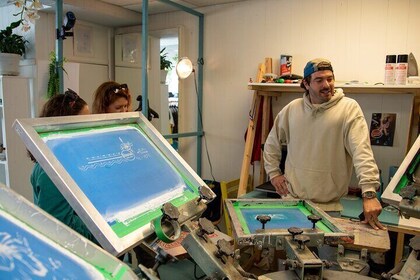 Private 2-Hour Screen Printing T-Shirt in Montréal