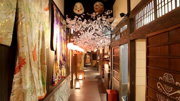 Robot Show & Izakaya Dinner at Kyoto-Style Restaurant