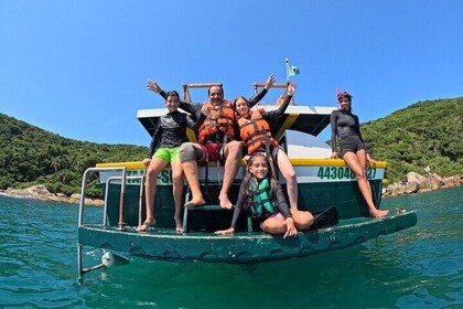 Boat Tour in Bombinhas by Zimbros Ecotour