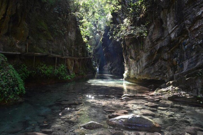 Angostura Canyon