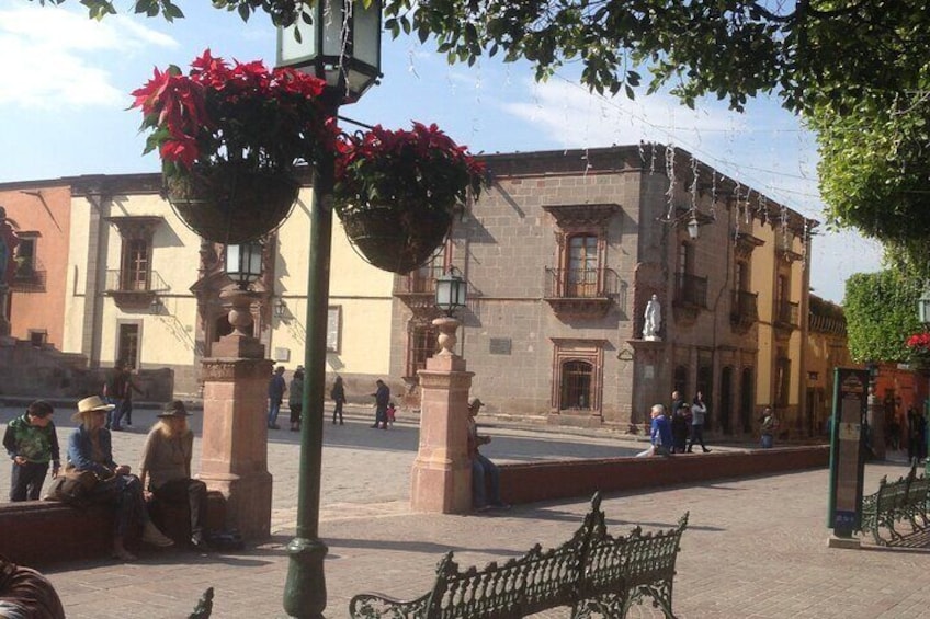 Main garden and Historical Museum (Casa de Allende)