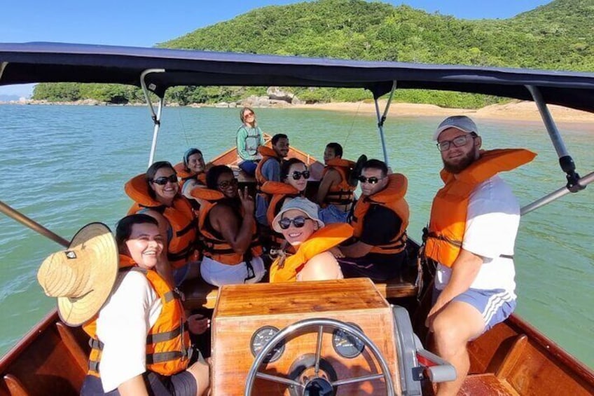Praia do Cação with possible sighting of Sea Lions By Zimbros Ecotour