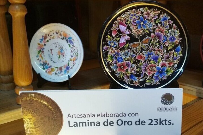 Lacquerwork with gold leaf