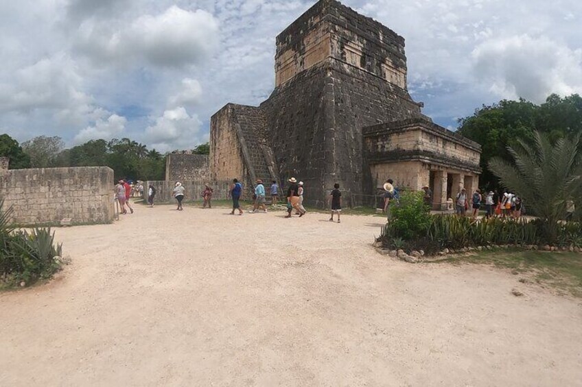 Chichen Itza and Ghost Town Cenote Tour (Holbox - Yucatan)