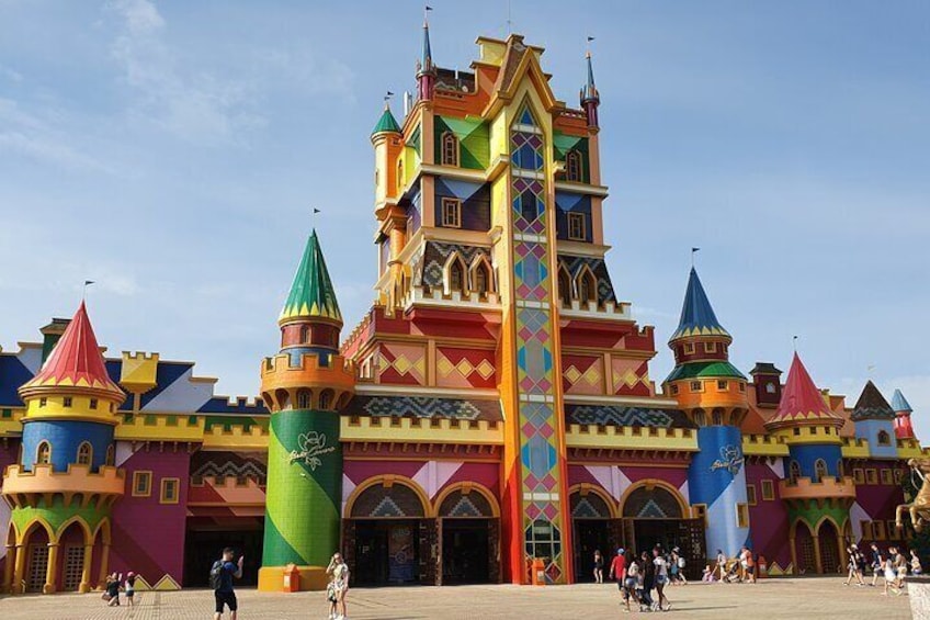 Round-trip transportation from Florianópolis to Beto Carrero World