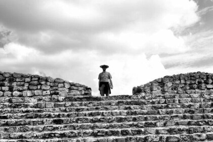 Pilgrimage with Researcher to Cañada de la Virgen, Hill of the Ancestors