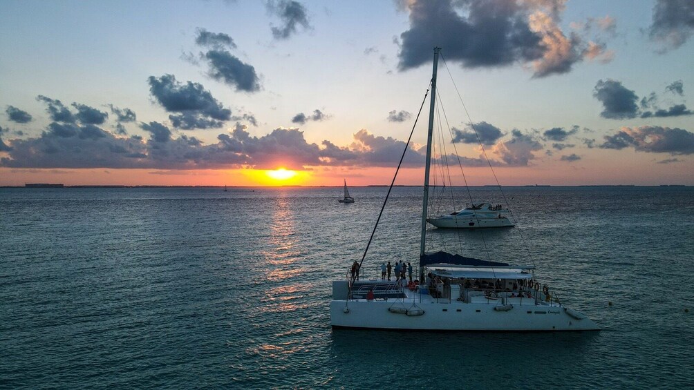 Isla Mujeres Sunset Cruise Tour from Cancun