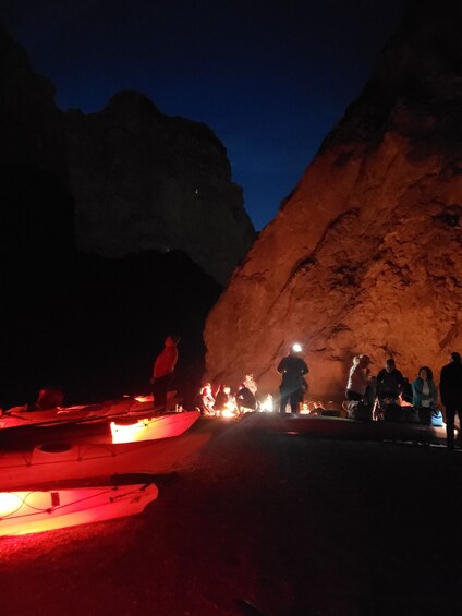 Twilight Kayak Tour of Black Canyon 