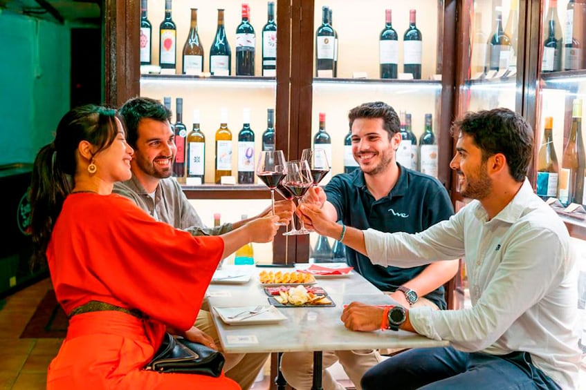 Barcelona Old Town Walking Tour, Flamenco Show & Tapas Tour